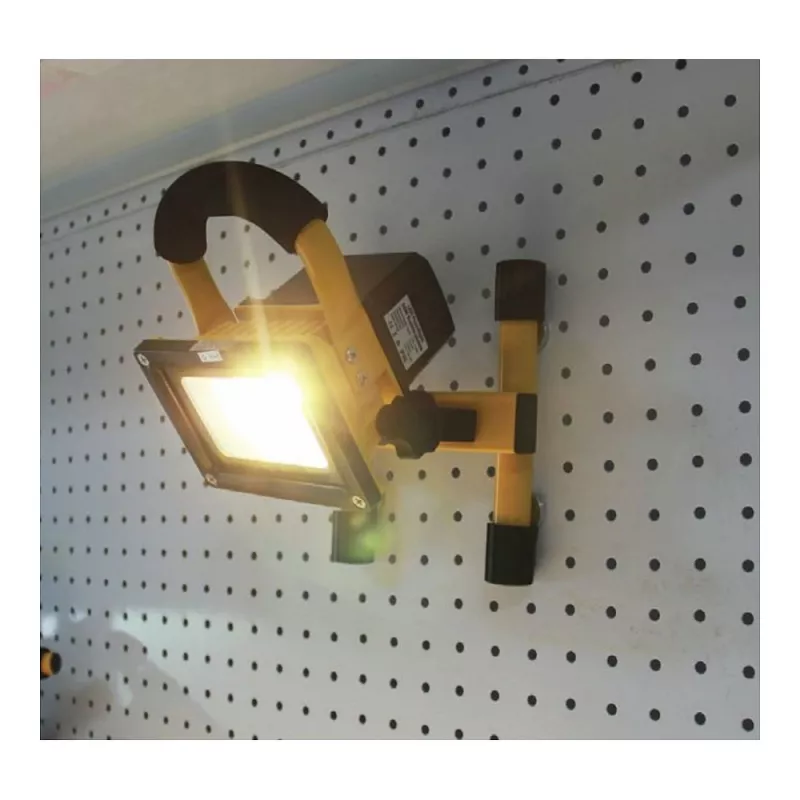 Synergy 21 LED Akku-Baustrahler 10W mit zusätzlichen Magnetfüßen