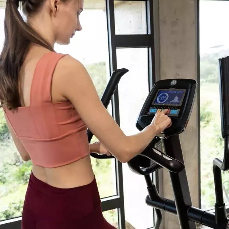Ellipsentrainer Horizon Fitness Andes 5.1 — 20 Widerstandsstufen, 12 Programme, 50,8 cm Schrittlänge, 136 kg maximales Benutzergewicht