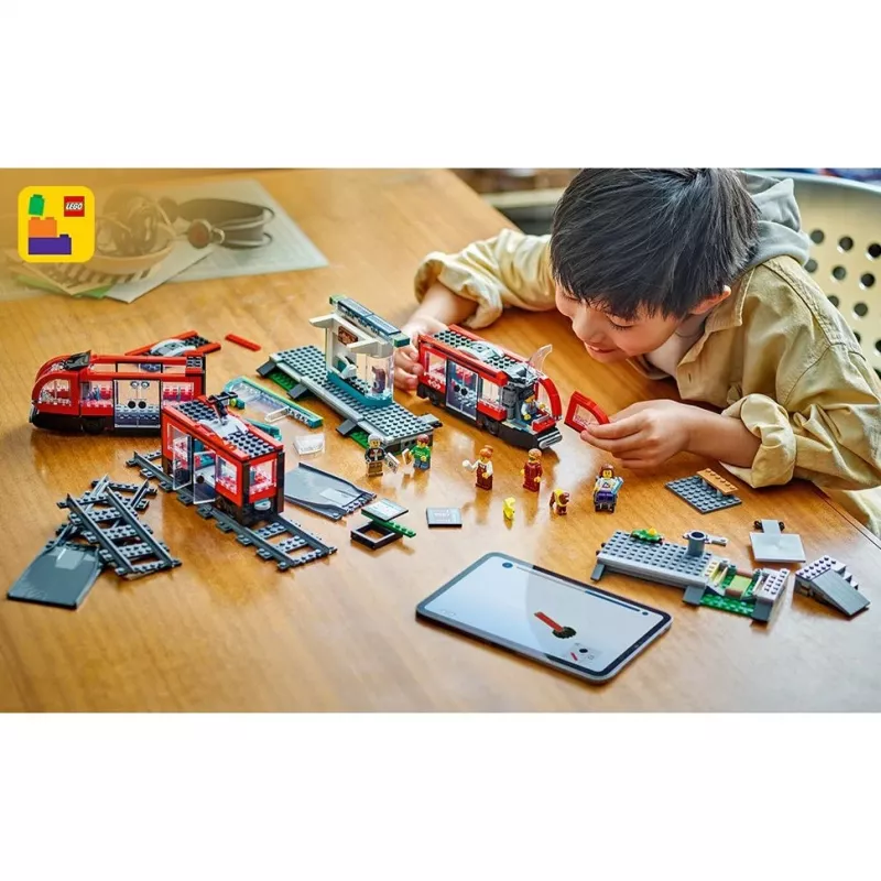LEGO City Straßenbahn und Station Rollenspiel-Bauset für Kinder mit Spielzeug-Straßenbahn, Geschenk für Jungen und Mädchen ab 7 Jahren, die Fahrzeuge lieben