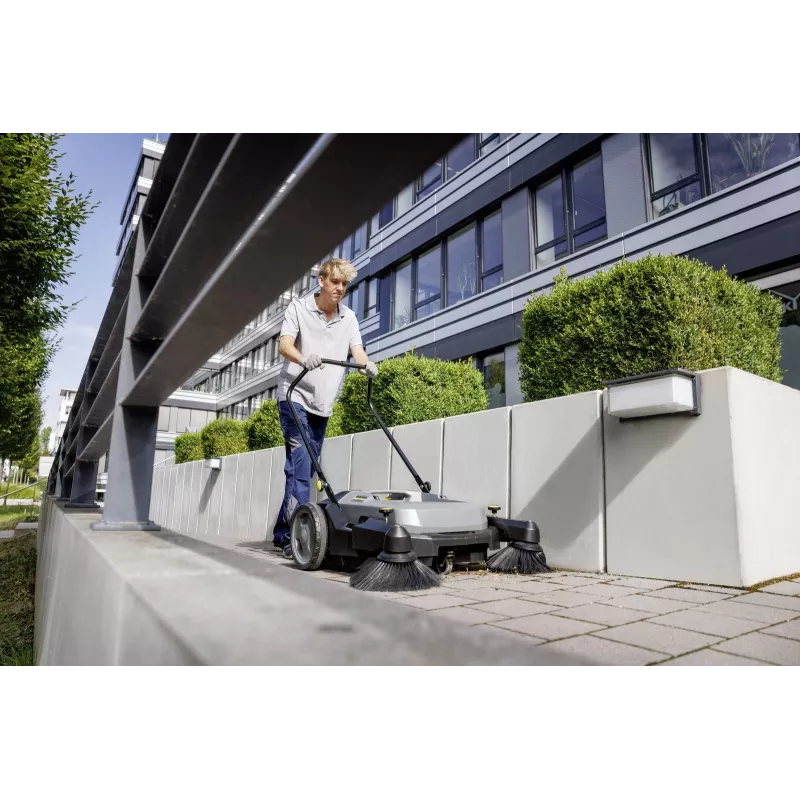 Karcher AG KM 70/20 C 2SB Kehrmaschine, 22 kg, manuell