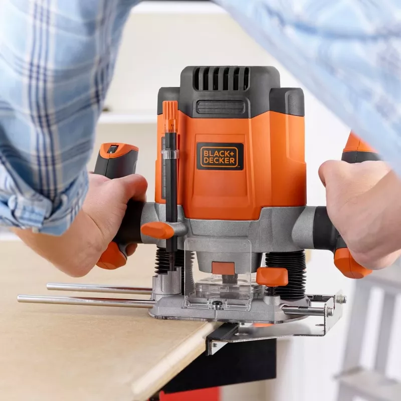 Router/Trimmer Schwarz & Decker KW1200EKA-QS — kompakte Oberfräse mit einstellbaren Tiefeneinstellungen, ergonomisches Design