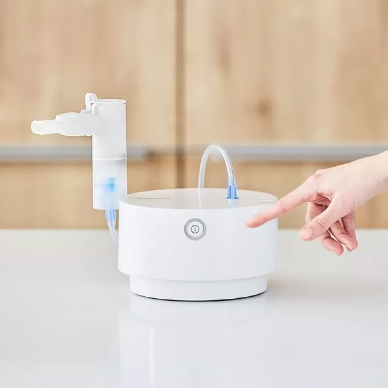 Tischvernebler Omron C28P mit 10 ml/min Kapazität, 2,65 µm Partikelgröße, weiß, Maße 265×195×143 mm