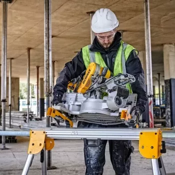 Kapp- und Gehrungssägenständer DeWalt DE7033 — klappbarer Aluminiumständer, 4 Beine, ausziehbar bis 2,5 m, Tragfähigkeit 227 kg, 16 kg