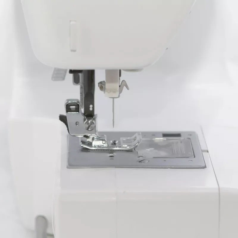 Mechanische Haushaltsnähmaschine lucznik Malwina 2070 — 63 Stichmuster, 7 mm Stichbreite, 99 Programme, automatisches Knopfloch, Freiarm