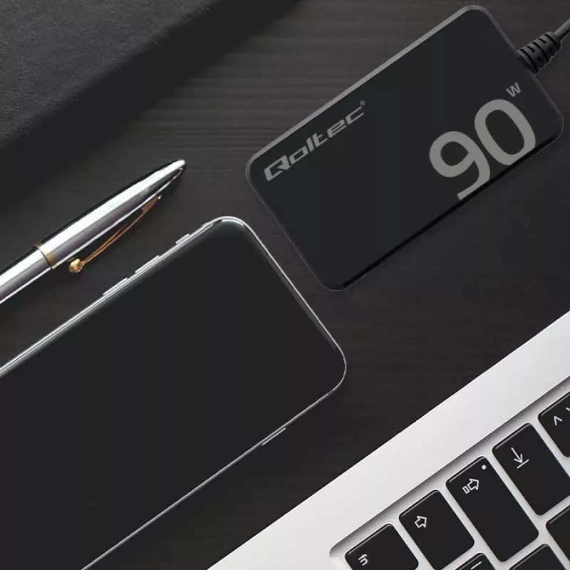 Qoltec 90W GaN Super Fast SLIM Wandladegerät | XP | 5-20V | 4,5A | USB-C 3.1 | Laptop | MacBook | Smartphone | + Kabel