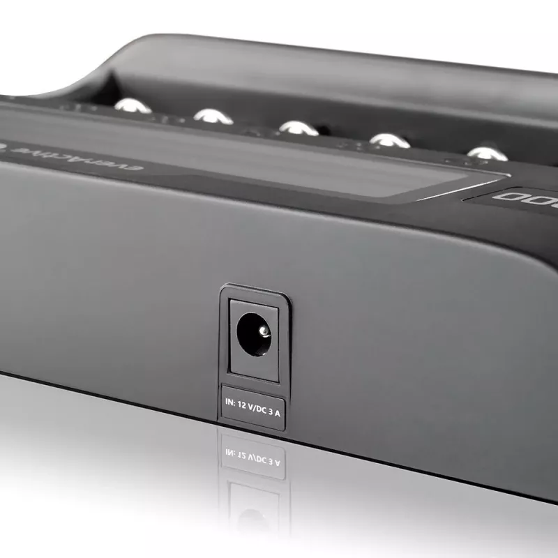 Batterieladegerät everActive UC-800 AC 12V 3A — für LiFePO4/LiPo/NiMH, unterstützt AA/AAA/9V, bis zu 10 Akkus, 12 V Eingang, eingebautes Display, schwarz