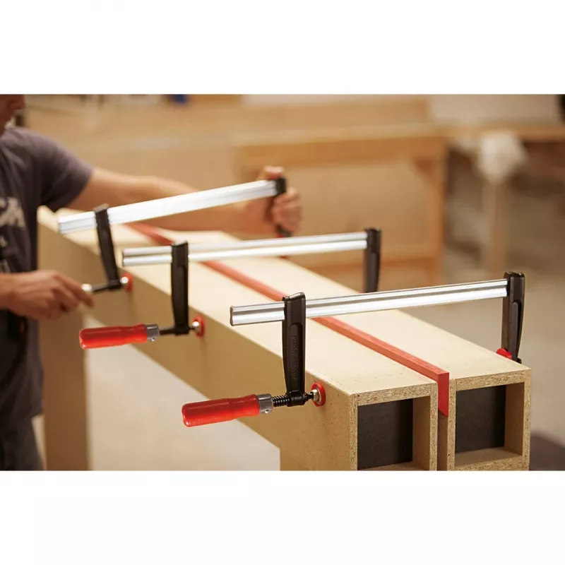 F-Schraubzwinge Bessey TPN20B6BE – 20 cm Spannweite, Aluminiumkörper, schwarze und rote Komponenten