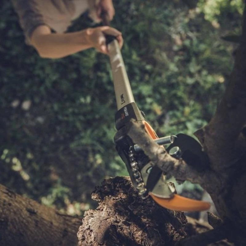 Astschere Fiskars UPX82 Amboss — Hand-Astschere für holzige Stämme, schwarz/blau/grau