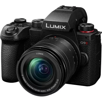 Panasonic Lumix G9 II + 12-60mm F3.5-5.6 MILC 25,21 MP Live MOS 11552 x 8672 Pixel Schwarz (DC-G9M2ME)