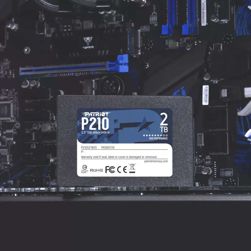 2,5 Zoll SATA III SSD PATRIOT P210 2 TB — 500 MB/s Lesen, 400 MB/s Schreiben, 7 mm