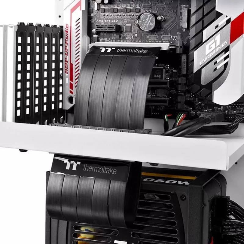 Thermaltake AC-045-CN1OTN-C1 Schnittstellenkarten/Adapter Intern PCIe