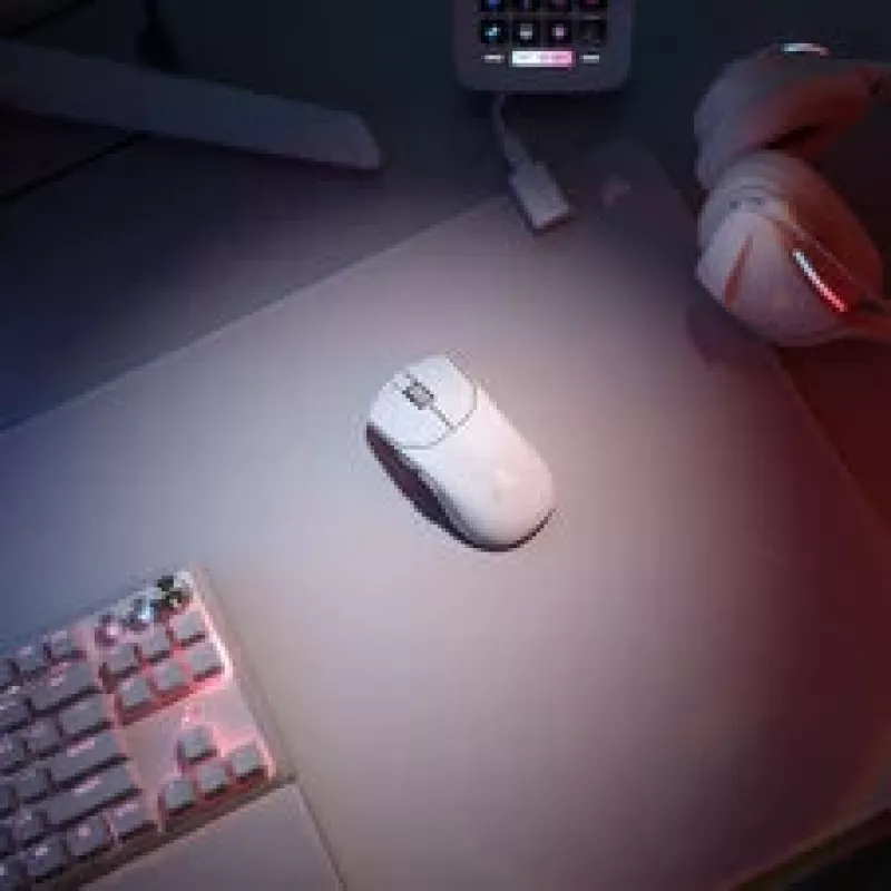 Gaming-Maus CORSAIR SABRE v2 PRO Ultralight Weiß – bis zu 18000 DPI, kabelgebunden, beidhändige Form
