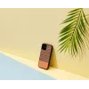Handyhülle Mann und Holz für iPhone 12 mini – braunes Karomuster mit schwarzem Rand