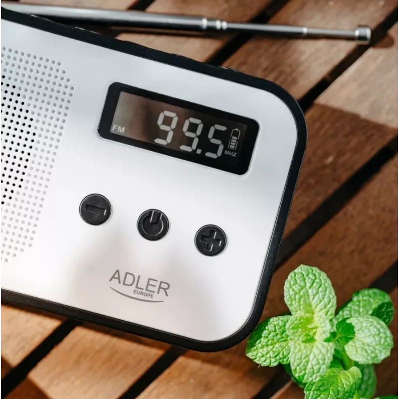 Tragbares Digitalradio Adler AD 1907 — UKW/MW, digitaler Tuner, Wecker, USB-C, 600 mAh Akku, LCD, 20 Senderspeicher, Teleskopantenne