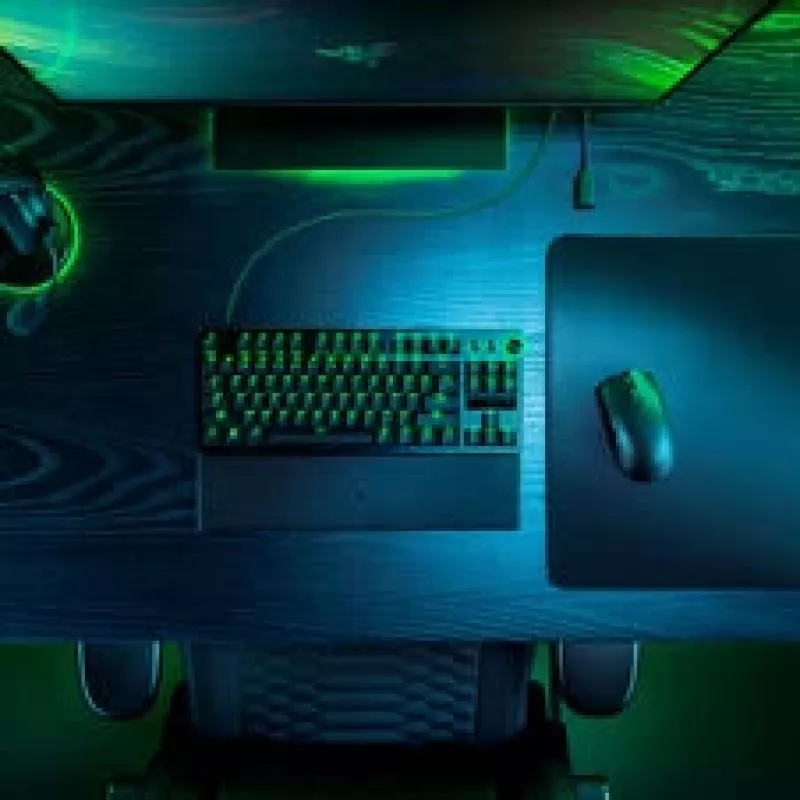 Gaming-Maus- und Mauspad-Bundle Razer Viper V3 Pro + Gigantus M, schwarz