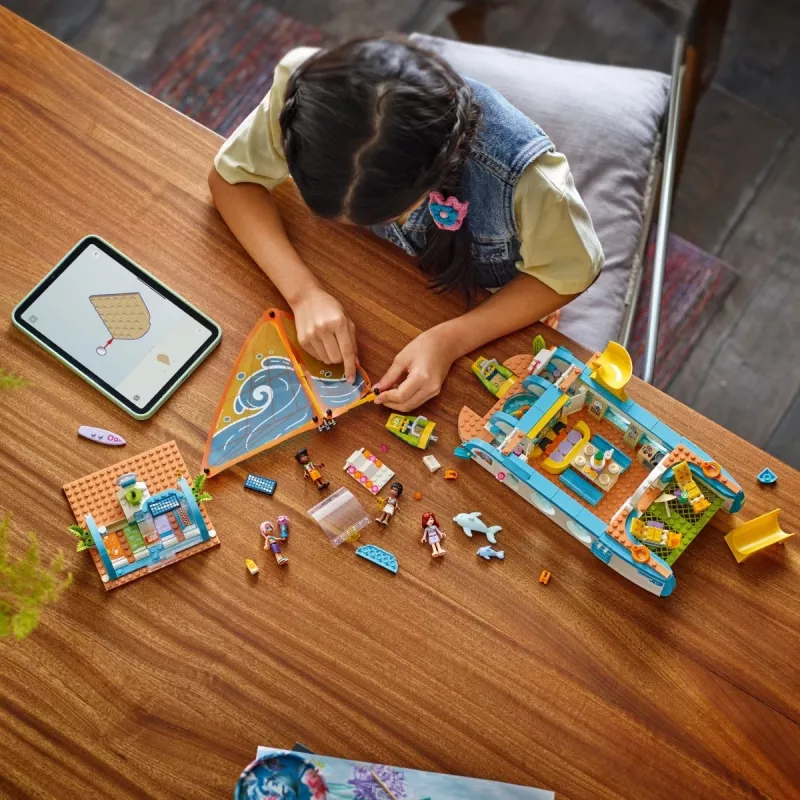 LEGO Friends Spielset Reiseboot-Abenteuer 42664 — 685 Teile, 4 Mini-Puppen, ab 8 Jahren, 260×190×320 mm