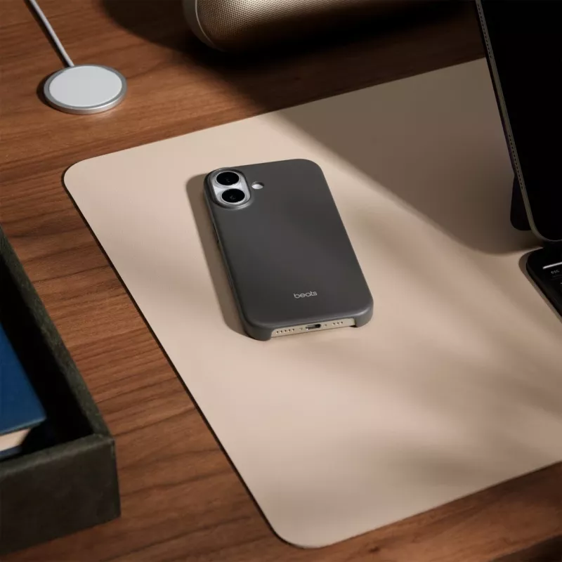 Apple Beats iPhone 17 Hülle mit MagSafe und Kamerasteuerung — Granitgrau