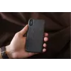 Handyhülle man and wood für iPhone X/XS — schwarze Carbalho-Hülle