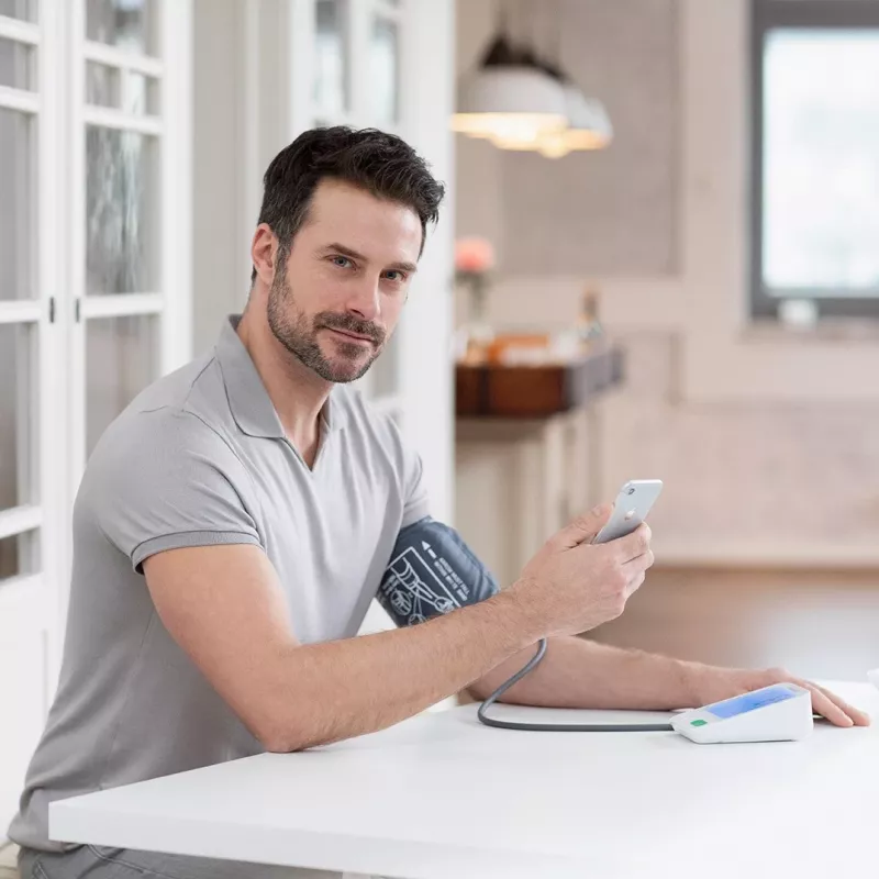 Oberarm-Blutdruckmessgerät Medisana BU 584 connect