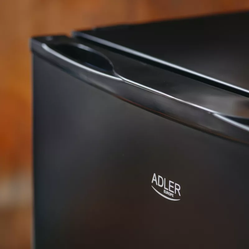 Adler Kühlschrank | AD 8097 | Energieeffizienzklasse E | freistehend | Kühlraum | Höhe 63,2 cm | Kühlfach-Nettoinhalt 58 l | 39 dB | Schwarz
