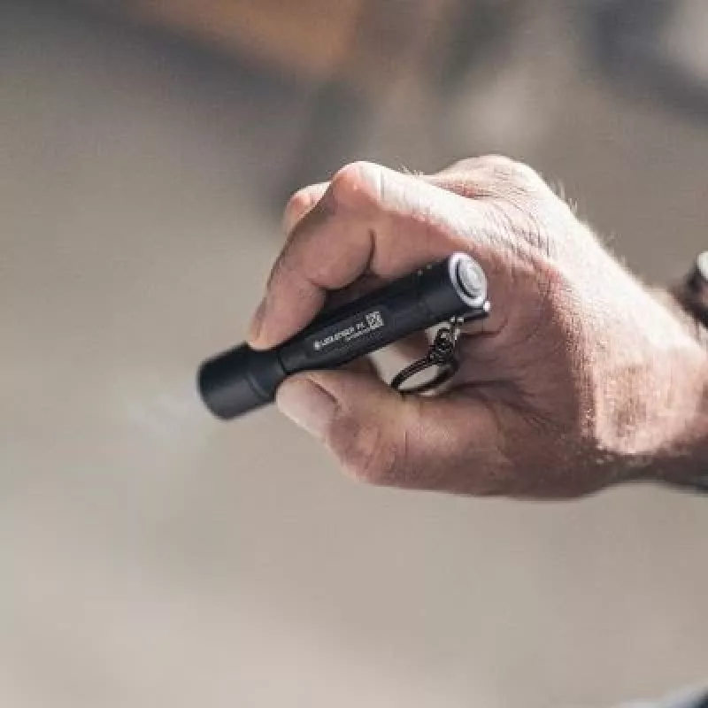 Schlüsselanhänger-Taschenlampe Ledlenser P3 Schwarz — kompakte Aluminium-LED-Taschenlampe, AAA, bis zu 130 lm, IP54, 3 Leistungsstufen