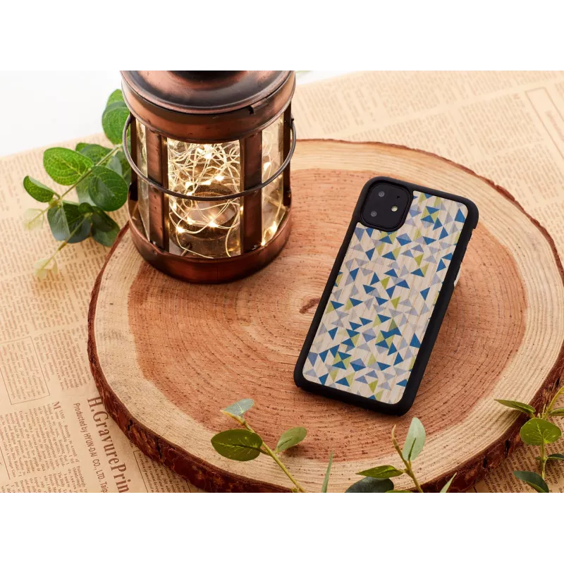 Handyhülle man and wood für iPhone 11 — blaues Dreieck auf Schwarz, schützende Hartschale