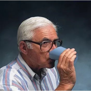 Becher mit Ausschnitt
