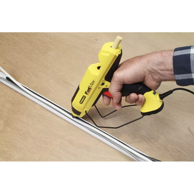 Heißklebepistole STANLEY FatMax GR 100 R 200 W, 18,83 g/min Ausstoß, AC-betrieben, 1 min Aufwärmzeit, schwarz/gelb