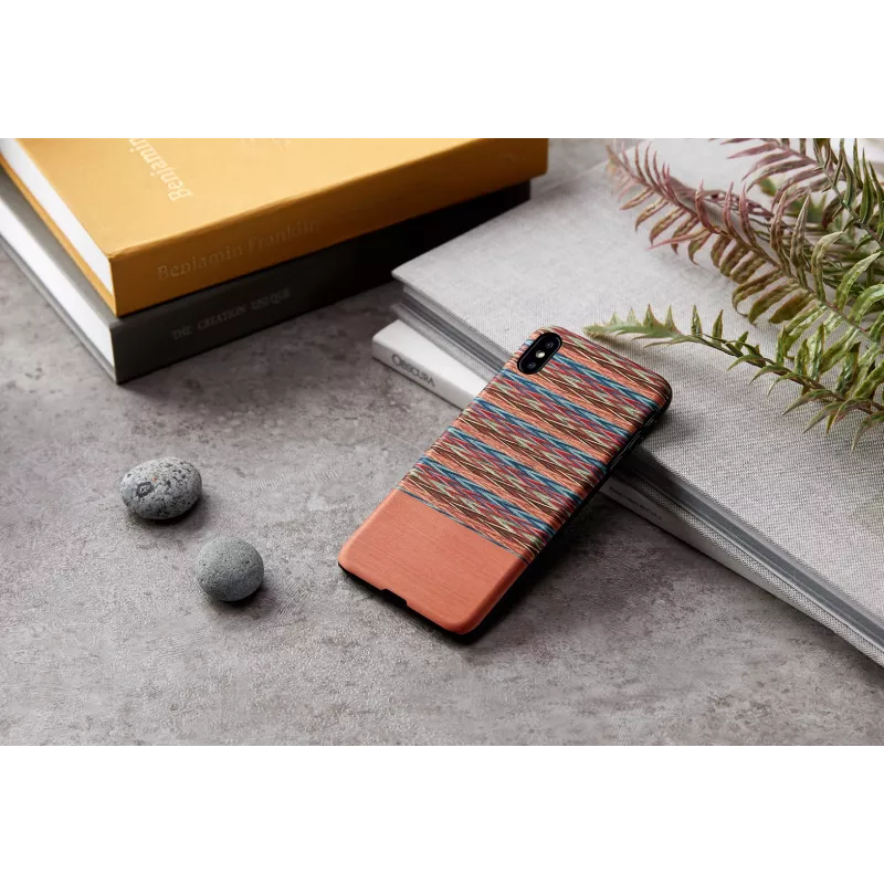 Handyhülle man and wood für iPhone X/XS — braunes Karomuster mit schwarzen Akzenten