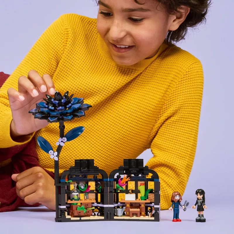 LEGO Bauset LEGO Wednesday 76784 Schwarze Dahlia-Blume — Dekoratives Modell, 358 Teile, 9+ Jahre