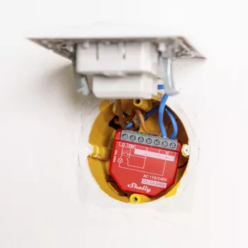 Intelligenter Schalter Shelly 1PM Gen4 – kabellos, 110–240 V AC, max. 240 V, Leistungsmessung, 16 A, 42×16×37 mm