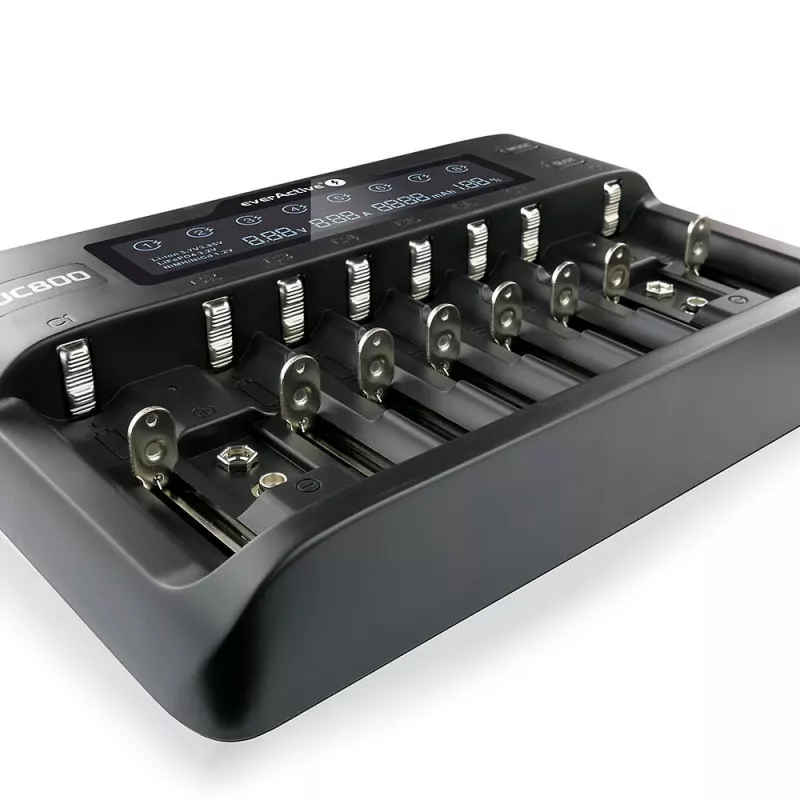 Batterieladegerät everActive UC-800 AC 12V 3A — für LiFePO4/LiPo/NiMH, unterstützt AA/AAA/9V, bis zu 10 Akkus, 12 V Eingang, eingebautes Display, schwarz