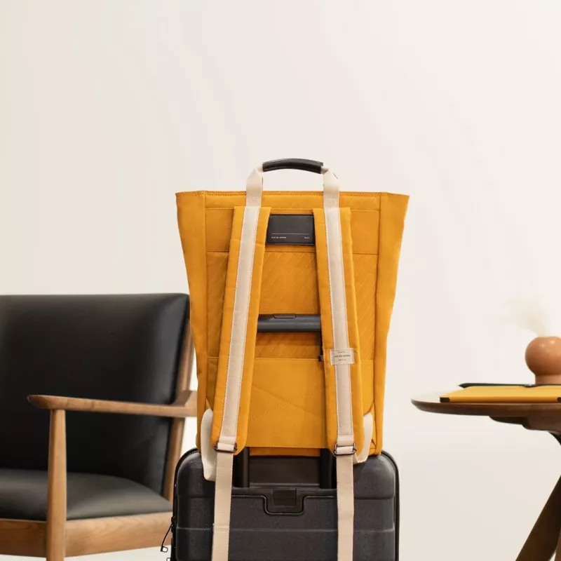 Lässiger Rucksack Native Union W.F.A Backpack Gelb 100% recyceltes PET