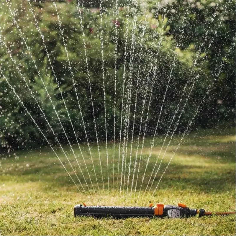 Fiskars 1027028 Wassersprenger Oszillierender Wassersprenger Schwarz, Orange