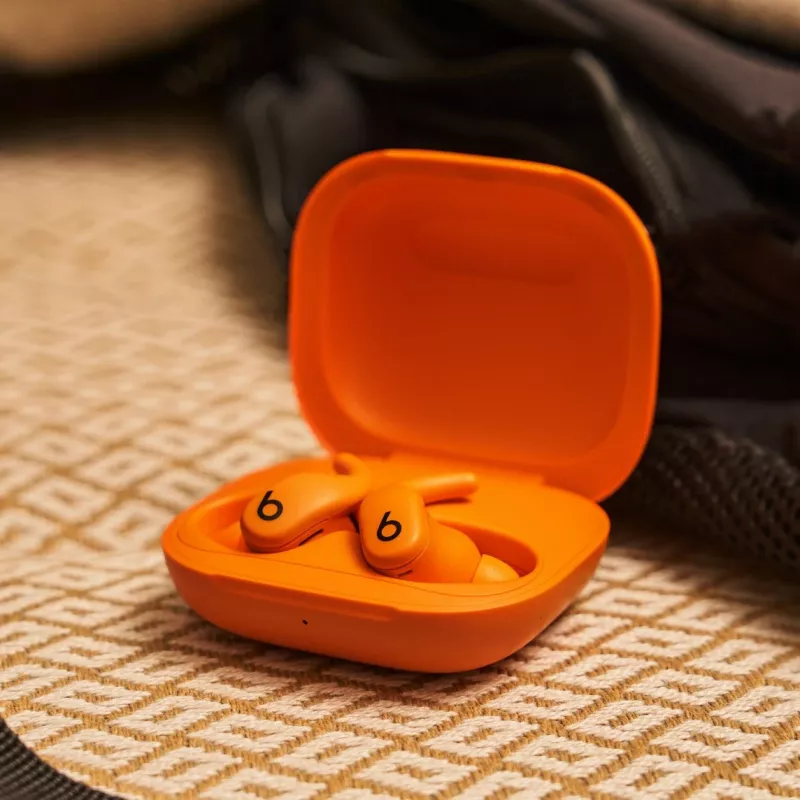 Earbuds Apple Powerbeats Fit