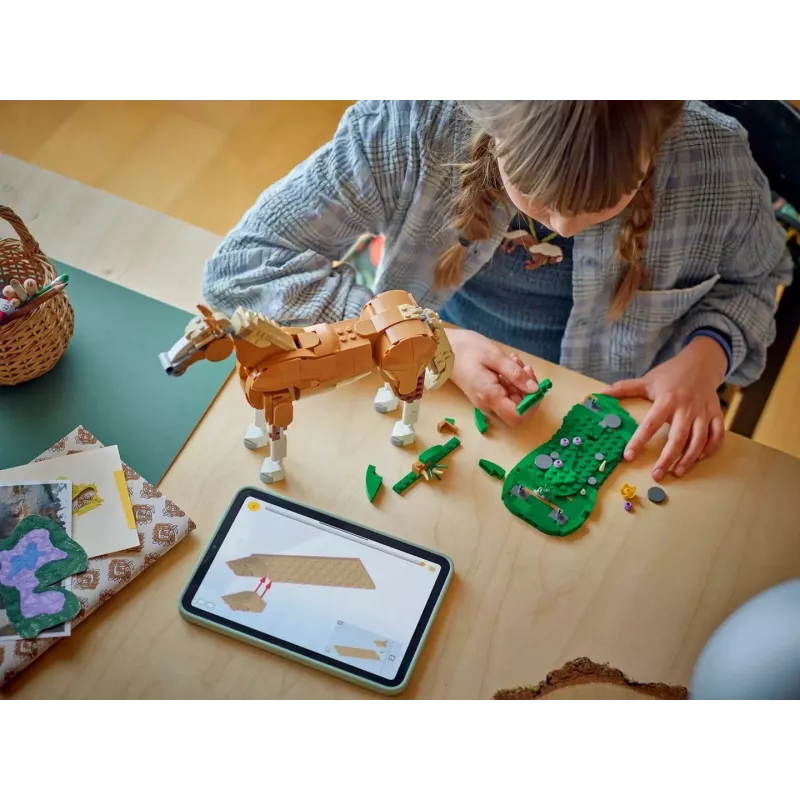Bauspielzeug LEGO Creator 3-in-1 Prächtiges Ross 31166 – 685 Teile, ab 9 Jahren, Modellgröße 80×240×230 mm