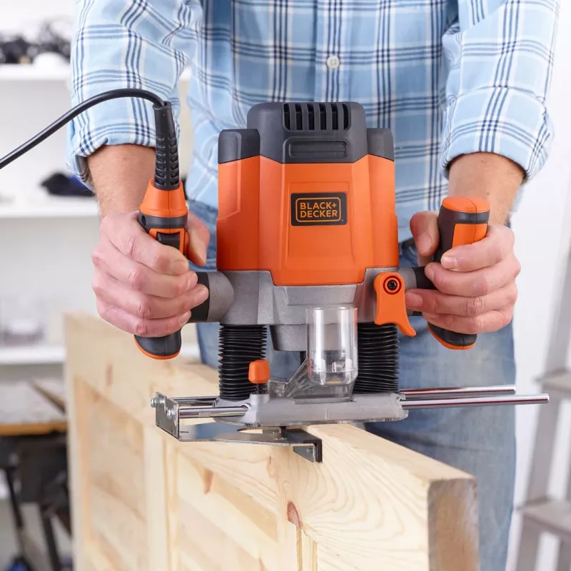 Router/Trimmer Schwarz & Decker KW1200EKA-QS — kompakte Oberfräse mit einstellbaren Tiefeneinstellungen, ergonomisches Design