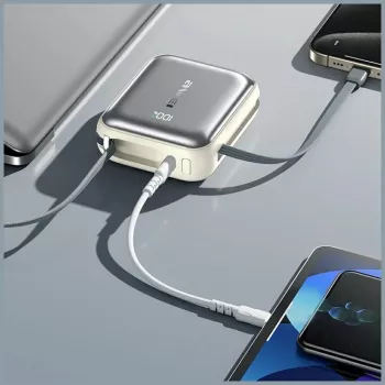 Tragbare Powerbank Awei C03 20000mAh mit 45W Ausgang und integriertem USB-A/USB-C Kabel