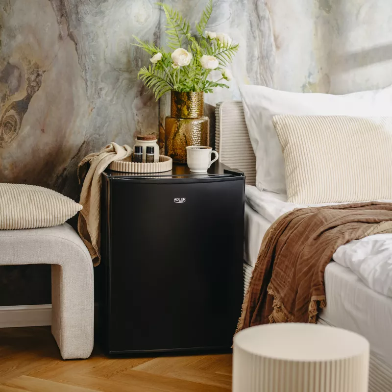 Adler Kühlschrank | AD 8097 | Energieeffizienzklasse E | freistehend | Kühlraum | Höhe 63,2 cm | Kühlfach-Nettoinhalt 58 l | 39 dB | Schwarz