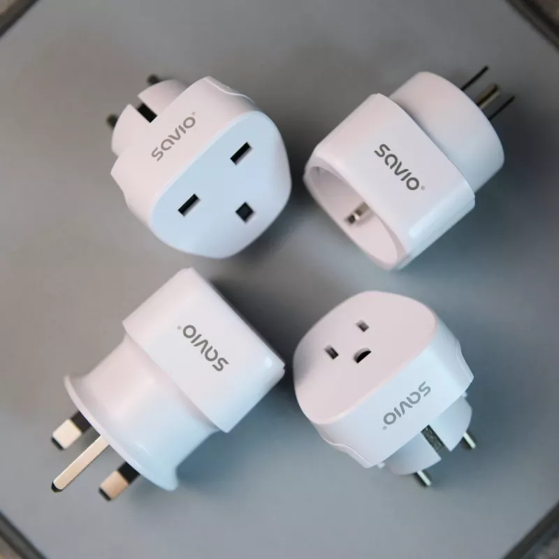 Reiseadapter AP-04 SAVIO
