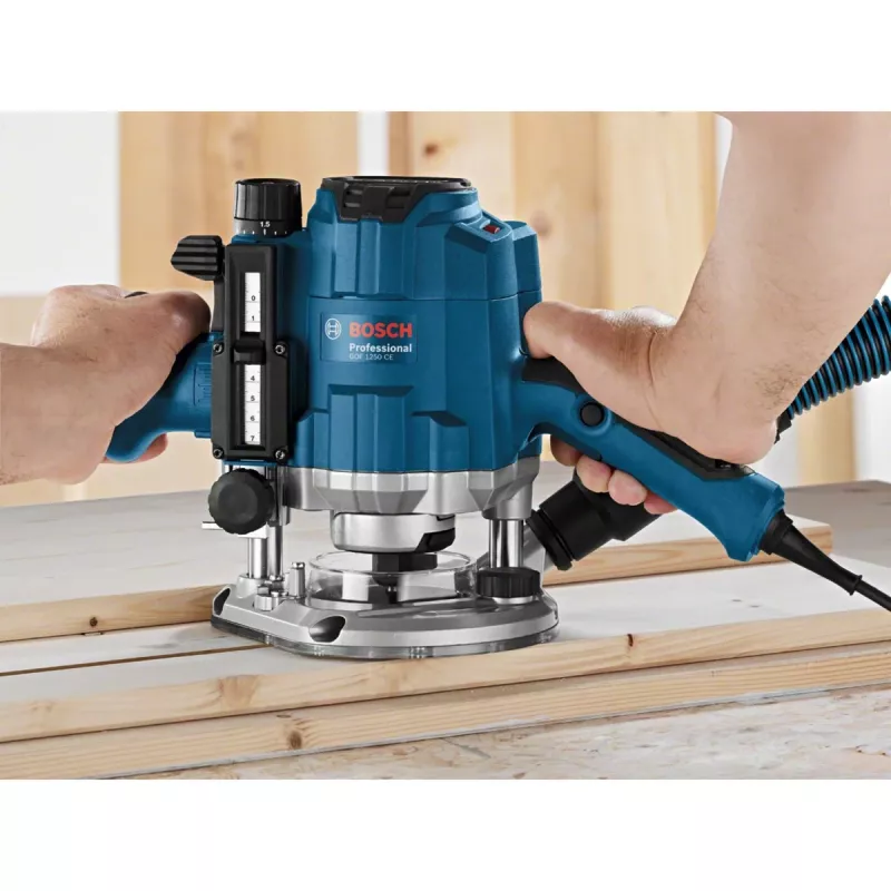 Bosch GOF 1250 CE Schwarz, Blau 24000 U/min 1250 W