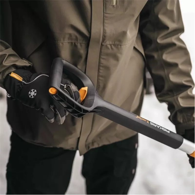 Fiskars Auto-Schneeschaufel mit Teleskopstiel X-SERIES