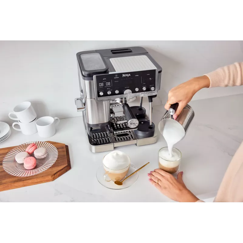 Espressomaschine Ninja ES701EU – halbautomatischer Kaffee/Espresso, integrierte Mühle, 2 l Wassertank, 1650 W, 25 Mahlgradeinstellungen, Milchbehälter, 14-bar-Pumpe