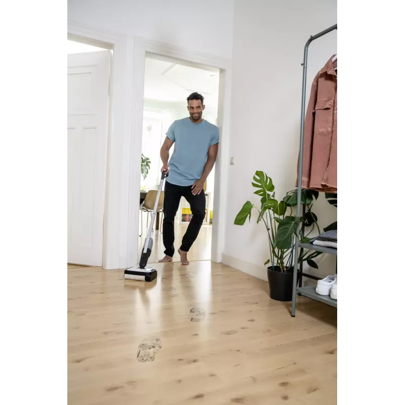Elektrischer Besen Kärcher FC 2-4, Akku 2,5 Ah, beutellos, Nass- und Trockenreinigung, 70 m² pro Ladung