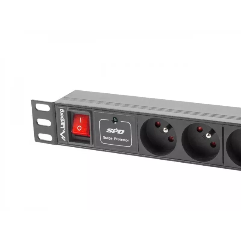Power Distribution Unit LANBERG PDU-04E04I-0200-BK — 4× C13-Ausgänge, 16 A, 220–250 V, 2 m Kabel, 1U horizontal, schwarz