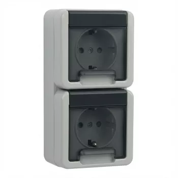 Schuko-Steckdose Gira 4780 30 — 250 V, 16 A, grau, Kunststoffgehäuse