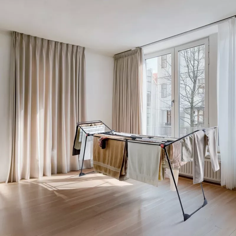 Wäscheständer VILEDA Infinity Flex Ultimate Teleskop — schwarz, beschichtetes Aluminium, 30 m Trockenfläche, faltbar, Rollen