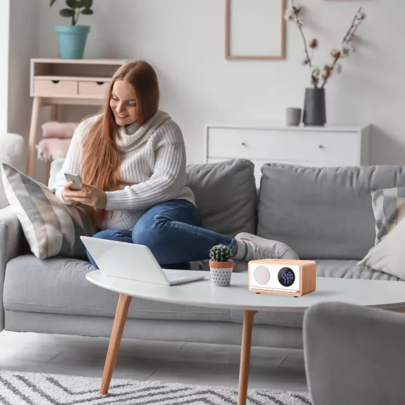 MANTA RDI912W Rimini Radiowecker, Bluetooth und kabelloses Laden, weiß