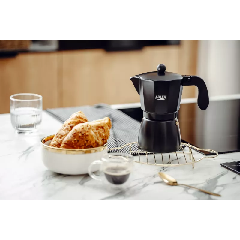 Espressomaschine Adler AD 4421 — 15 bar Pumpe, schwarzes Gehäuse