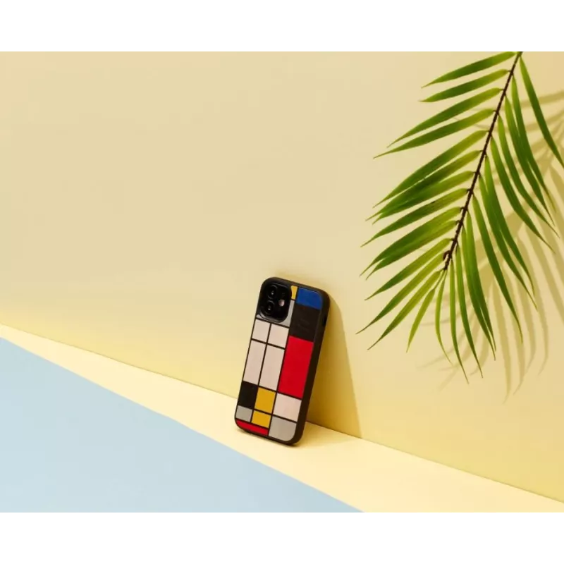 Handyhülle Man and Wood für iPhone 12 mini — Holzrückseite, schwarzer Rahmen